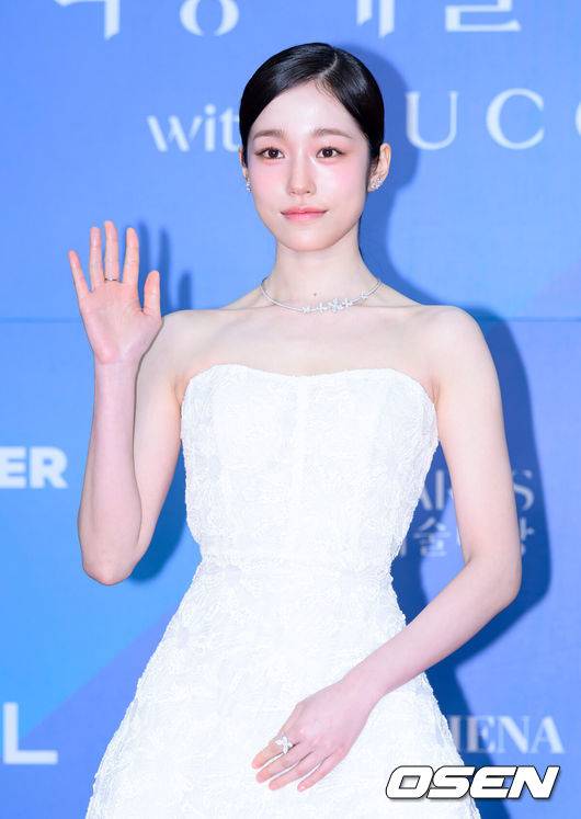 [OSEN=이대선 기자] 5일 오후 서울 강남구 코엑스 D홀에서 ‘제61회 백상예술대상 with 구찌’ 레드카펫 행사가 열렸다.방송·영화·연극을 아우르는 국내 유일무이 종합 예술 시상식 ‘제61회 백상예술대상 with 구찌’는 JTBC·JTBC2·JTBC4에서 동시 생중계, 프리즘·네이버TV·치지직에서 디지털 생중계된다.배우 노윤서가 레드카펫을 밟고 있다. 2025.05.05 /sunday@osen.co.kr