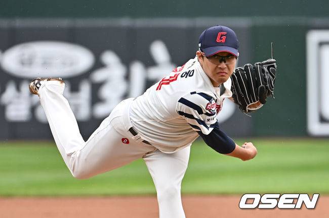 [OSEN=부산, 이석우 기자] 6일 부산 사직야구장에서 2025 신한 SOL 뱅크 KBO 리그 롯데 자이언츠와 SSG 랜더스의 경기가 열렸다. 홈팀 롯데는 박세웅, 방문팀 SSG는 문승원이 선발 출전했다.롯데 자이언츠 선발 투수 박세웅이 역투하고 있다. 2025.05.06 / foto0307@osen.co.kr