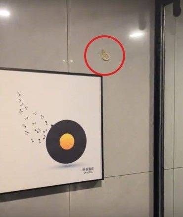 최근 중국에서 한 여성 블로거가 투숙한 호텔의 객실 위생 상태를 공개적으로 문제 삼으며 논란이 일고 있다. 시나뉴스 캡처