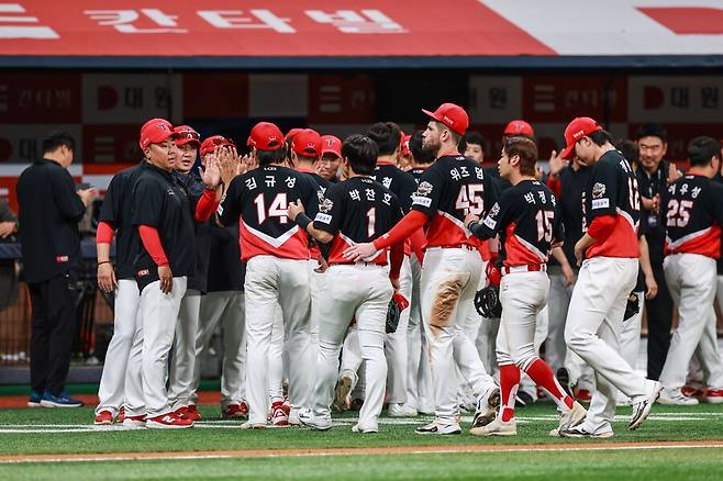 ▲ 이범호 감독은 경기 후 김규성의 침착한 작전 수행에 칭찬을 아끼지 않았다 ⓒKIA타이거즈