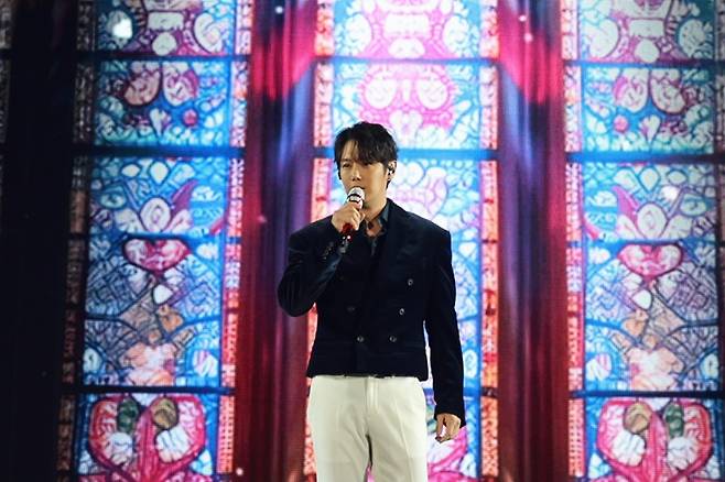 환희가 부르는 '님과 함께'..'현역가왕2 전국투어 콘서트' 부산 공연 달궜다