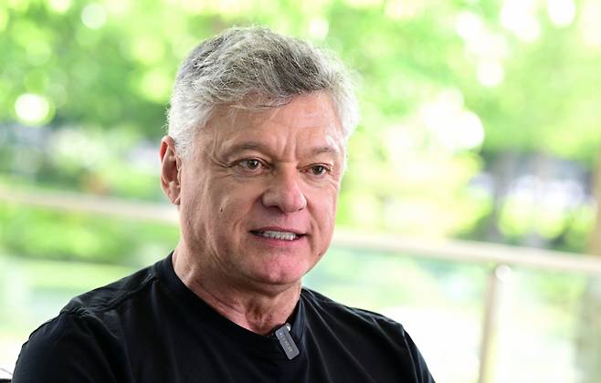 헤난 감독. /사진=한국배구연맹(KOVO) 제공