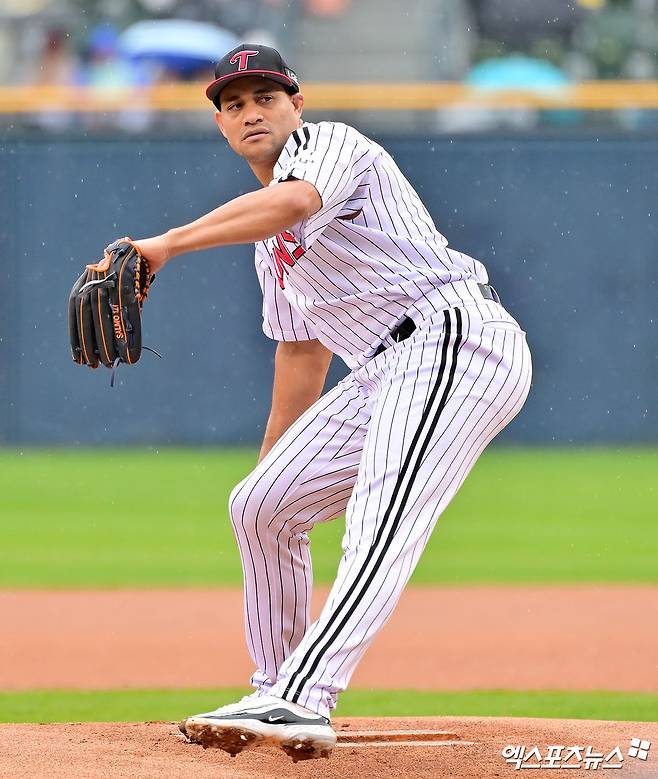 LG 트윈스 선발투수 요니 치리노스가 경기에 선발 등판해 투구하고 있다. 엑스포츠뉴스 DB