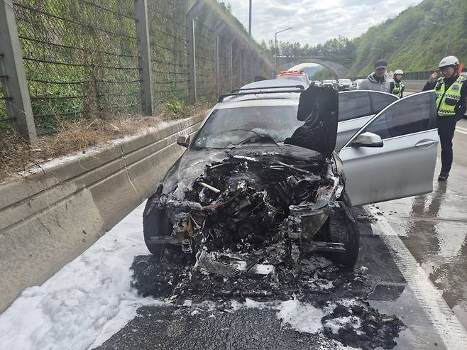 BMW 차량 화재 [공주소방서 제공. 재판매 및 DB 금지]