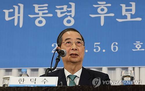 답변하는 한덕수 후보     (서울=연합뉴스) 무소속 한덕수 대통령선거 예비후보가 6일 서울 중구 코리아나호텔에서 열린 관훈토론회에서 패널 질문에 답변하고 있다. 2025.5.6 [국회사진기자단]
    utzza@yna.co.kr
(끝)