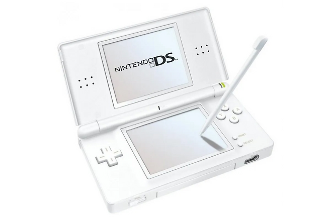 우리나라에 닌텐도 열풍을 불러온 '닌텐도 DS 라이트'.