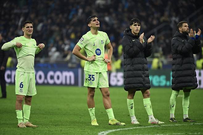 허탈해하는 바르셀로나 선수단. 사진=AFPBB NEWS