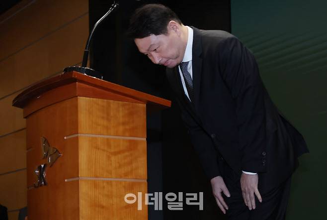 최태원 SK그룹 회장이 7일 오전 서울 중구 SK텔레콤 사옥 수펙스홀에서 SK텔레콤의 해킹 사고와 관련해 대국민 사과를 하고 있다.(사진=이데일리 방인권 기자)