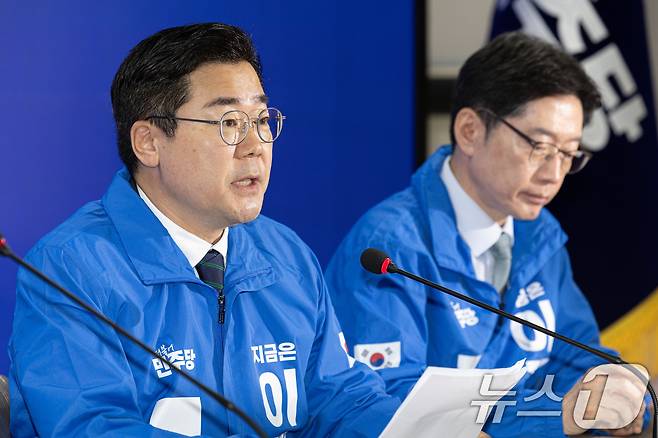 박찬대 더불어민주당 상임 총괄선대위원장이 7일 오전 서울 여의도 민주당사에서 열린 중앙선거대책위원회의에서 발언을 하고 있다. 2025.5.7/뉴스1 ⓒ News1 이재명 기자