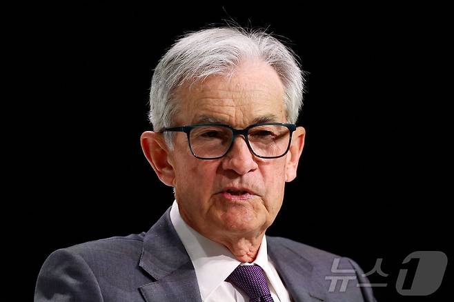 제롬 파월 미국 연방준비제도(연준) 의장이 16일(현지시간) 일리노이주 시카고의 시카고 경제클럽에 참석해 가진 연설서 “관세로 물가 안정과 건강한 고용 시장을 동시에 추구하는 데 어려움을 겪을 수 있다”고 밝히고 있다. 2025.04.17 ⓒ AFP=뉴스1 ⓒ News1 우동명 기자