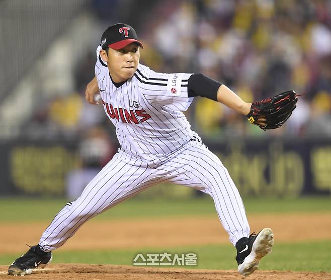 LG 투수 박명근이 27일 잠실야구장에서 열린 2025 KBO 리그 한화와 경기 8회 역투하고 있다. 잠실 | 최승섭기자 thunder@sportsseoul.com