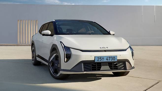 사진 : 기아 EV4