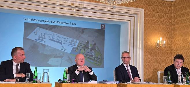 왼쪽부터 파벨 시라니(Pavel Cyrani) CEZ 이사회 부의장,다니엘 베네쉬(Daniel Beneš) CEZ 그룹 CEO, 토마시 플레스카치(Tomáš Pleskač) CEZ 신사업 본부장, 페테르 자보드스키(Petr Závodský) EDU II CEO./산업부 공동취재단 제공