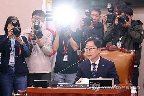 7일 서울 여의도 국회에서 열린 법제사법위원회 법안심사제1소위원회에서 더불어민주당 소속 박범계 소위원장이 발언하고 있다. [연합뉴스]