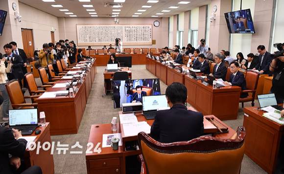정청래 국회 법제사법위원회 위원장이 7일 오후 서울 여의도 국회에서 열린 법사위 전체회의를 주재하고 있다. [사진=곽영래 기자]