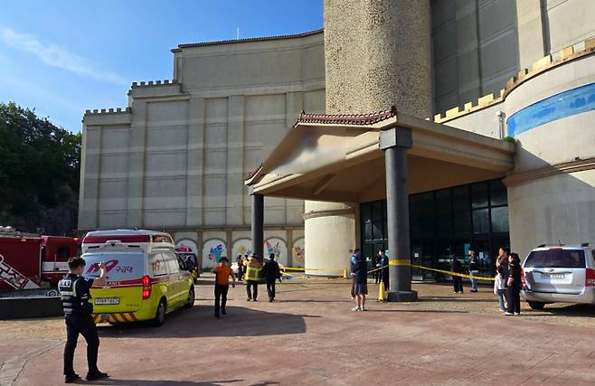 지난 5일 오전 6시 56분경 완도읍의 한 리조트에서 일산화탄소가 누출됐다는 신고가 접수, 투숙객 69명 중 투숙객 14명이 인근 병원으로 옮겨졌다. /완도소방서