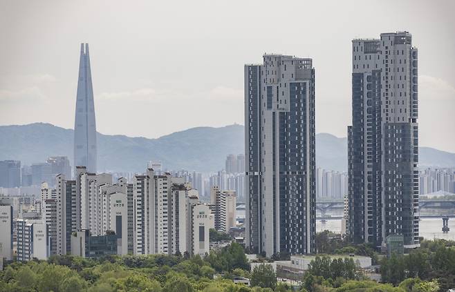 6일 서울 성동구에서 바라본 서울숲, 강남, 송파 일대의 모습. [사진 출처 = 연합뉴스]