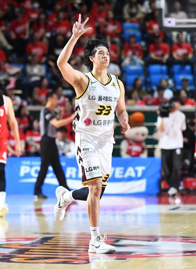 승리의 일등 공신은 칼 타마요였다. 27점 7리바운드 1스틸을 기록, 최고의 활약을 펼쳤다. 1차전에서도 24점 10리바운드 2어시스트를 기록한 타마요. 그는 LG의 영웅이었다. 사진=KBL 제공