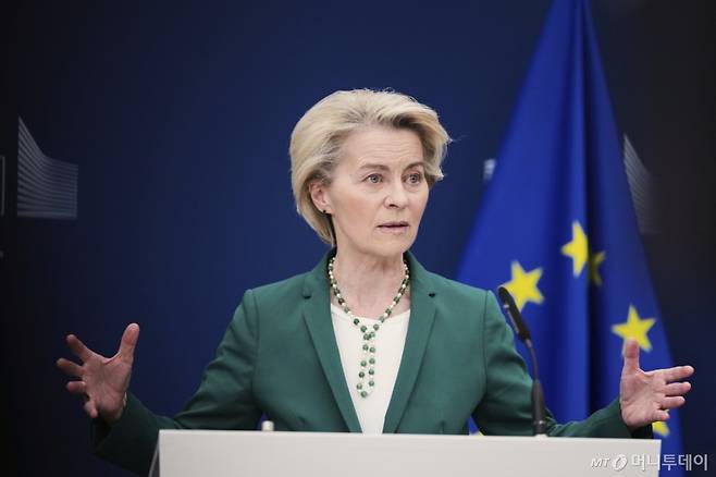 우르줄라 폰 데어 레이엔 유럽연합(EU) 집행위원장이 4월 벨기에 브뤼셀의 EU 본부에서 기자회견하고 있다. /사진=뉴시스