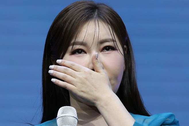 트로트 가수 송가인(39) 측이 매니저 사칭 사기가 발생했다며 주의를 당부했다. 사진은 지난 2월 서울 강서구 스카이아트홀에서 가진 정규 4집 '가인;달' 발매 쇼케이스에 참석한 가수 송가인. /사진=뉴스1