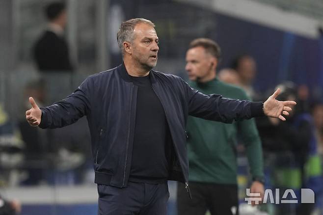 [밀라노=AP/뉴시스] 스페인 프로축구 프리메라리가 바르셀로나의 한지 플릭 감독. 2025. 5. 6.