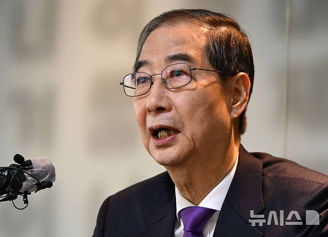 [서울=뉴시스] 국회사진기자단 = 한덕수 무소속 대선 후보가 7일 서울 중구 한국프레스센터에서 열린 서울외신기자클럽 초청 기자간담회에서 발언하고 있다. 2025.05.07. photo@newsis.com