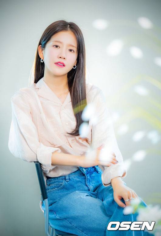 [OSEN=민경훈 기자] 배우 추소정이 최근 서울 마포구 합정동 OSEN 사옥에서 인터뷰를 가졌다.배우 추소정(우주소녀 엑시)은 tvN 월화드라마 ‘이혼보험’에서 보험 사고의 손해액을 결정해 보험금을 지급하는 손해사정사 조아영 역을 맡아 열연을 펼쳤다.배우 추소정이 카메라 앞에서 포즈를 취하고 있다. 2025.05.07 / rumi@osen.co.kr