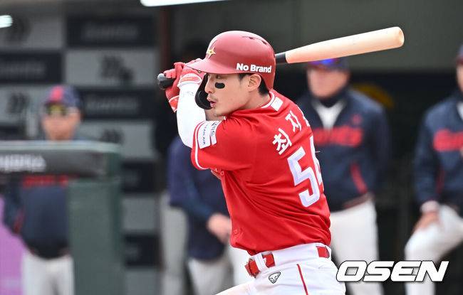 [OSEN=부산, 이석우 기자] SSG 랜더스 최지훈 054 2025.05.05 / foto0307@osen.co.kr
