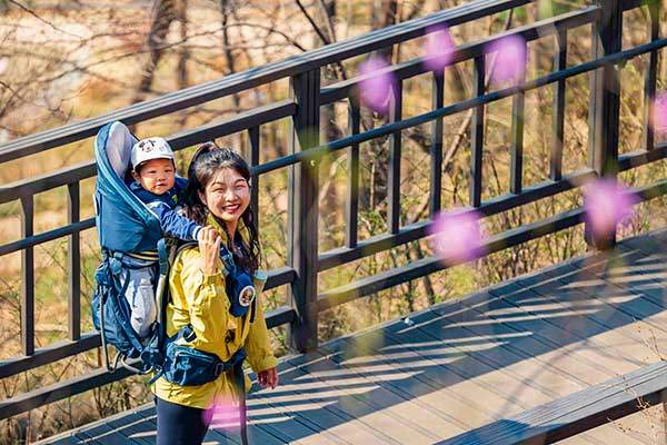 17kg의 무게가 쉽지 않을 텐데 엄마 오언주씨는 산행 내내 씩씩한 모습을 보였다.