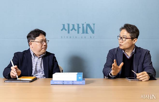 세월호 조사에 참여했던 전치형 카이스트 과학기술정책대학원 교수(왼쪽)와 정준모 인하대 조선해양공학과 교수. ⓒ시사IN 조남진