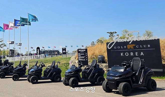 메이트모빌리티가 특별제작해 LIV골프 코리아 경기위원용으로 공급한 1인승 골프카트. |메이트모빌리티 제공