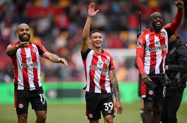 ▲ 브렌트포드 공격수 브라이언 음베우모와 요네 위사가 부자 구단들의 관심 대상에 올라갔다. ⓒ연합뉴스/REUTERS