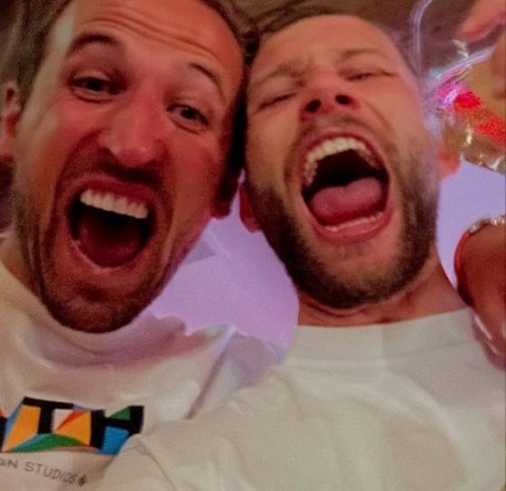 기뻐하는 해리 케인(왼쪽)과 콘라드 라이머. /사진=바이에른 뮌헨 SNS