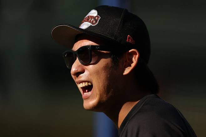 미국 메이저리그 샌프란시스코 자이언츠의 이정후가 7일(한국시간) 미국 일리노이주 시카고 리글리 필드에서 열린 2025 미국 메이저리그(MLB) 시카고 컵스와의 원정경기에 3번 타자 겸 중견수로 선발 출전, 시즌 4호 홈런 포함 3안타를 몰아치고 팀 승리를 이끌었다. 사진 연합뉴스