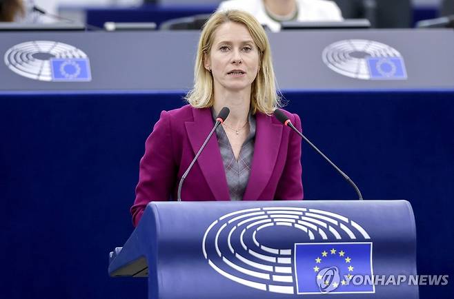 유럽의회 출석한 EU 외교수장 (스트라스부르 EPA=연합뉴스) 카야 칼라스 EU 외교안보 고위대표가 6일(현지시간) 프랑스 스트라스부르에서 열린 유럽의회 본회의에서 발언하고 있다. 2025.5.6 photo@yna.co.kr