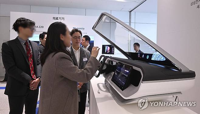 삼성전자 주총장에 전시된 하만 전장과 오디오 [연합뉴스 자료사진]