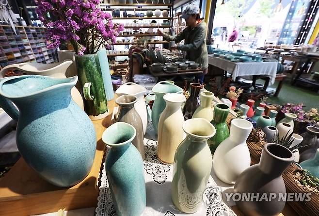 이천도자기축제 찾은 시민들 [연합뉴스 자료사진. 재판매 및 DB 금지]