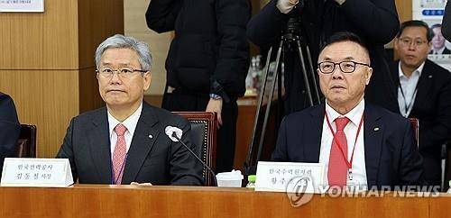 김동철 한국전력공사 사장(왼쪽)과 황주호 한국수력원자력 사장 [촬영 배재만]