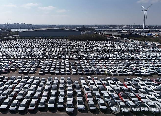 영국 틸버리항에서 선적 대기 중인 자동차 [EPA 연합뉴스]
