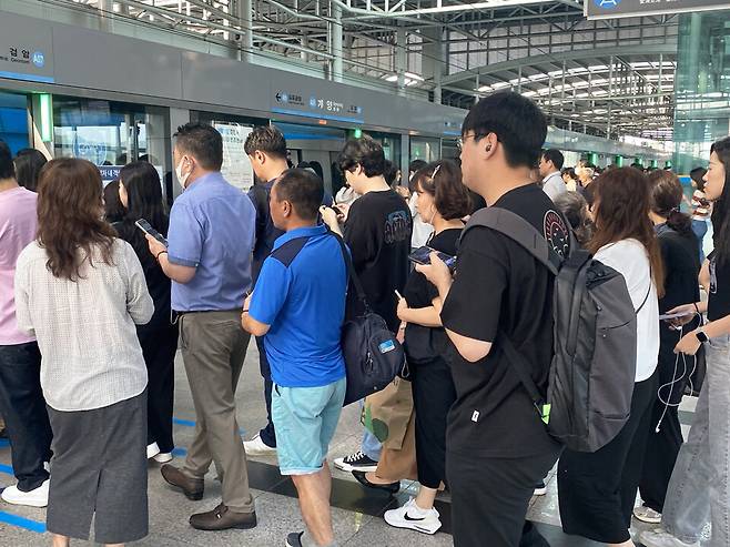 ▲ 출근 시간 공항철도 계양역 모습. /김원진 기자 kwj7991@incheonilbo.com