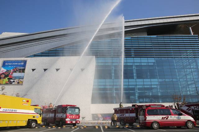경주시가 2016년 지진 이후 2017년 경주예술의 전당에서 지진 대비 훈련 장면. 경주시 제공