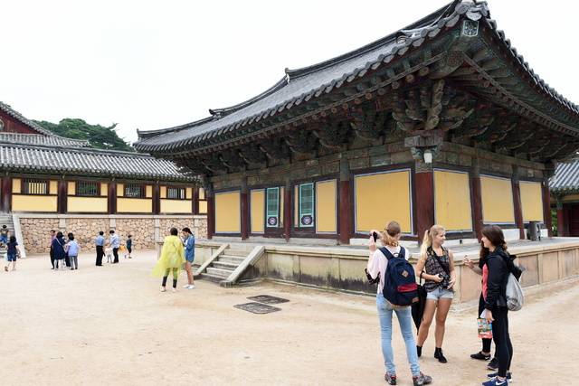 2016년 지진 발생 직후 한산해 진 경주 불국사 관광 현상.