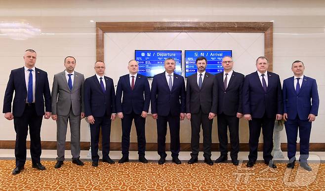 (평양 노동신문=뉴스1) = 북한 노동당 기관지 노동신문은 7일 "벨라루스 공화국 정부 대표단이 두 나라 정북 간 무역경제협조공동위원회 제3차 회의에 참가하기 위해 지난 6일 평양에 도착했다＂라고 보도했다. [국내에서만 사용가능. 재배포 금지. DB 금지. For Use Only in the Republic of Korea. Redistribution Prohibited] rodongphoto@news1.kr