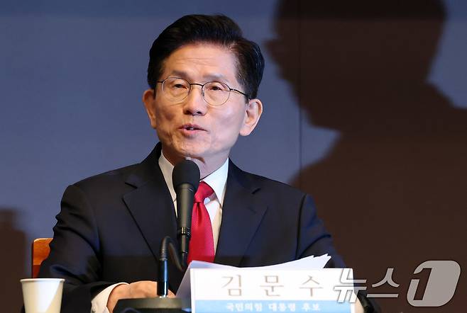 김문수 국민의힘 대선 후보가 8일 서울 중구 프레스센터에서 열린 관훈클럽 토론에 참석해 기조연설을 하고 있다. 2025.5.8/뉴스1 ⓒ News1 박세연 기자