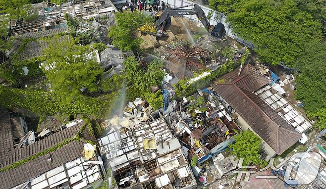 서울 마지막 달동네인 노원구 중계본동 '백사마을'이 8일 오전 철거 작업을 하고 있다. (공동취재) 2025.5.8/뉴스1 ⓒ News1 김성진 기자