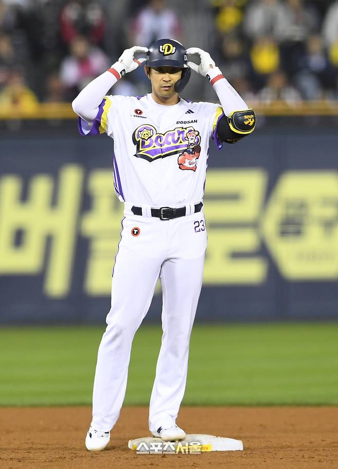 두산 강승호가 7일 잠실구장에서 열린 2025 KBO리그 LG와 경기 6회말 무사 만루 상황에서 LG 김강률을 상대로 2타점 2루타를 치고 세리머니를 하고 있다. 잠실 | 박진업 기자 upandup@sportsseoul.com