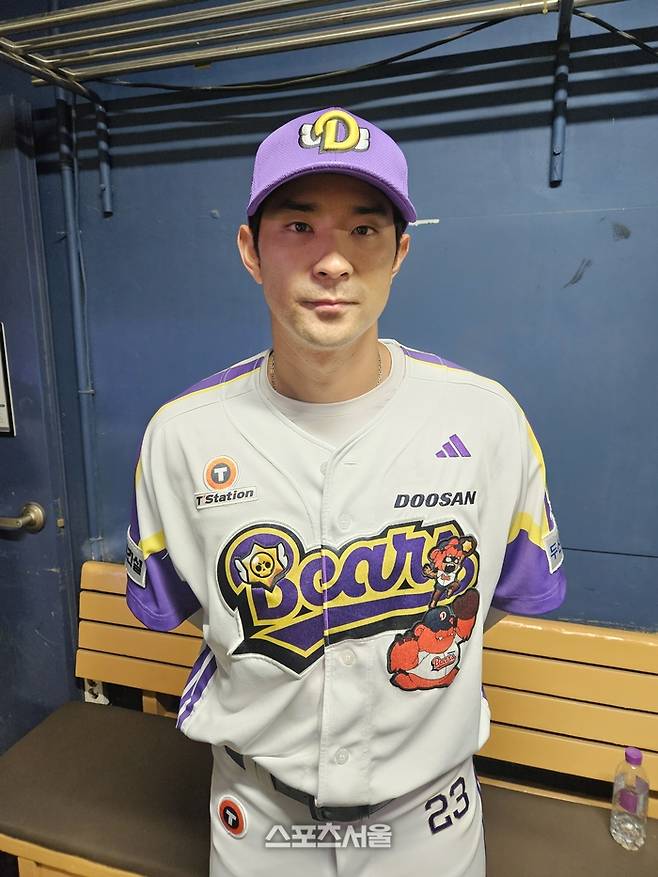 두산 강승호가 7일 서울 잠실구장에서 열린 2025 KBO리그 정규시즌 LG전 승리 후 취재진 인터뷰에 응하고 있다. 잠실 | 강윤식 기자 skywalker@sportsseoul.com