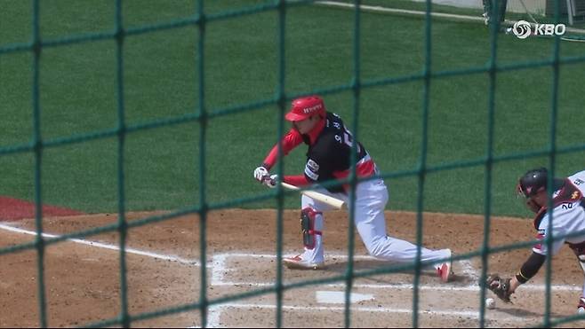 3월20일 익산국가대표 야구훈련장에서 열린 2025 KBO퓨처스리그 KIA-KT전에서 체크스윙 판독 중이다. 사진 | KBO 유튜브
