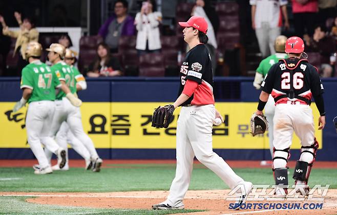 7일 고척돔에서 열린 KBO리그 키움과 KIA의 경기. 8회말 2사 만루. 최주환에게 3타점 2루타를 허용한 KIA 정해영. 고척=송정헌 기자songs@sportschosun.com/2025.05.07/