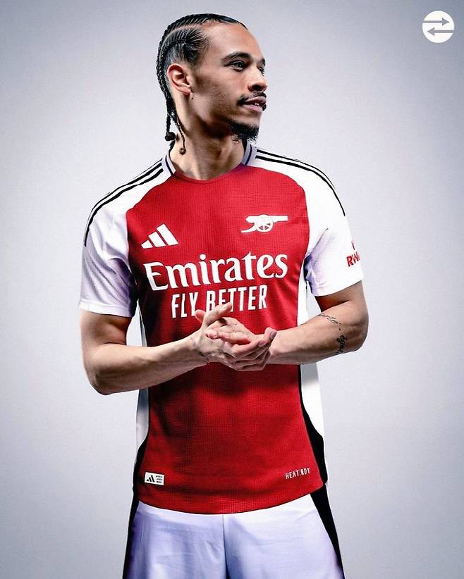 [스포츠조선 강우진 기자]르로이 사네가 바이에른 뮌헨과 3년 재계약을 맺을 예정이었다는 보도가 있었지만, 그 계획이 무산될 위기에 처했다. 뮌헨과의 재계약에 실패할 경우 사네가 잉글랜드 프리미어리그(EPL)로 돌아올 가능성도 배제할 수 없다.

영국 데일리메일은 7일(한국시각) '사네는 연봉 삭감에 동의하며 오는 2028년까지 3년 재계약에 가까워졌던 상태였다'라며 '그러나 사네는 급작스레 입장을 바꿨다'라고 보도했다. 사진=SNS